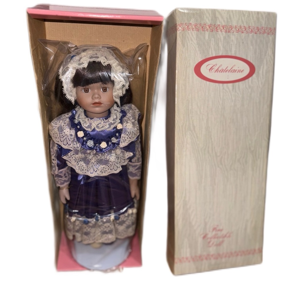 Chatelaine Sylvie TD-1750 Fine Collectible Porcelain Doll in Box W. Macy’s Tag